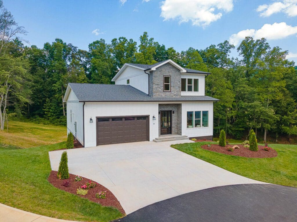 7 things you should pay attention to before buying a house. Big Hills Construction Custom Home Builder in Asheville, North Carolina